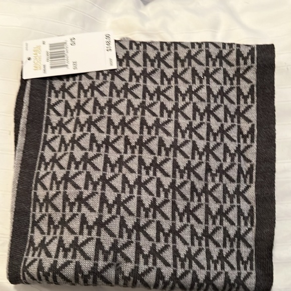 NWT Michael Kors scarf, beanie, & gloves set. Perfect for a Christmas gift. - Picture 5 of 5